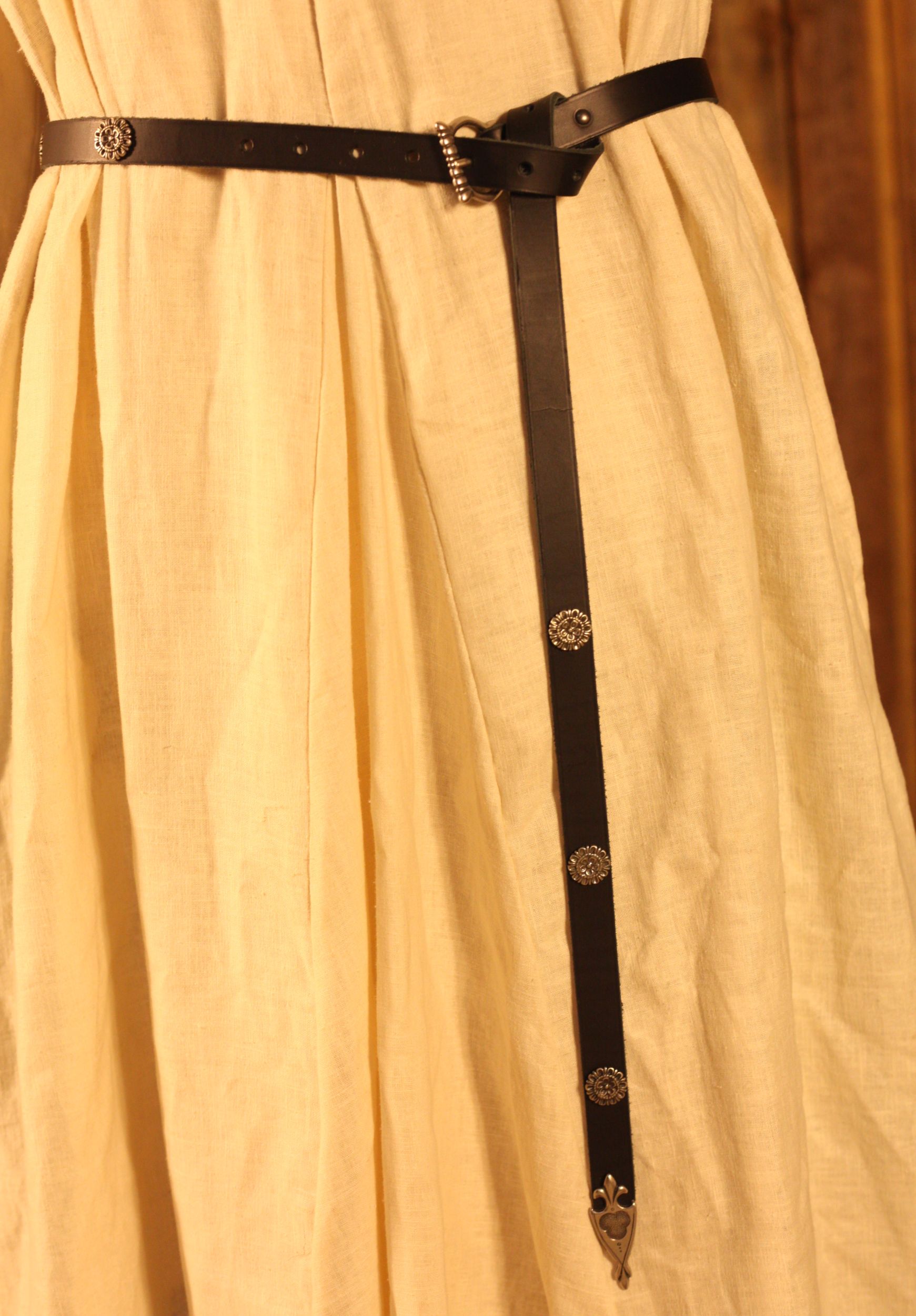 Spätmittelalterlicher Langgürtel mit Ziernieten