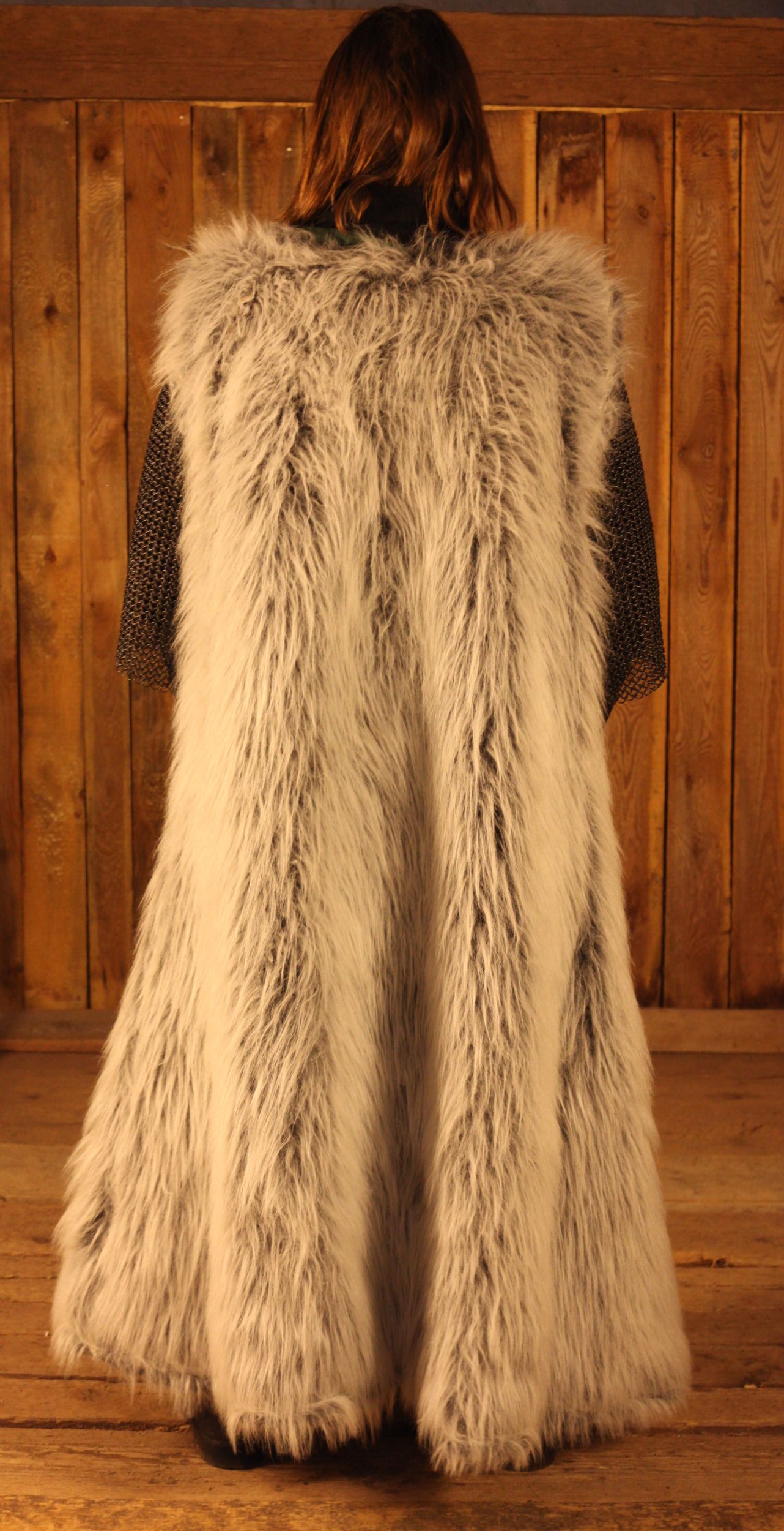 Edler grauer Mantel aus Fellimitat