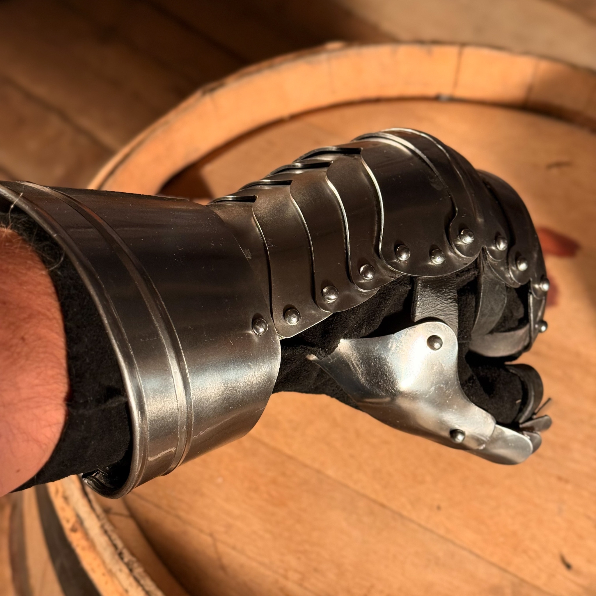 Panzerfäustlinge, Stahlhandschuhe