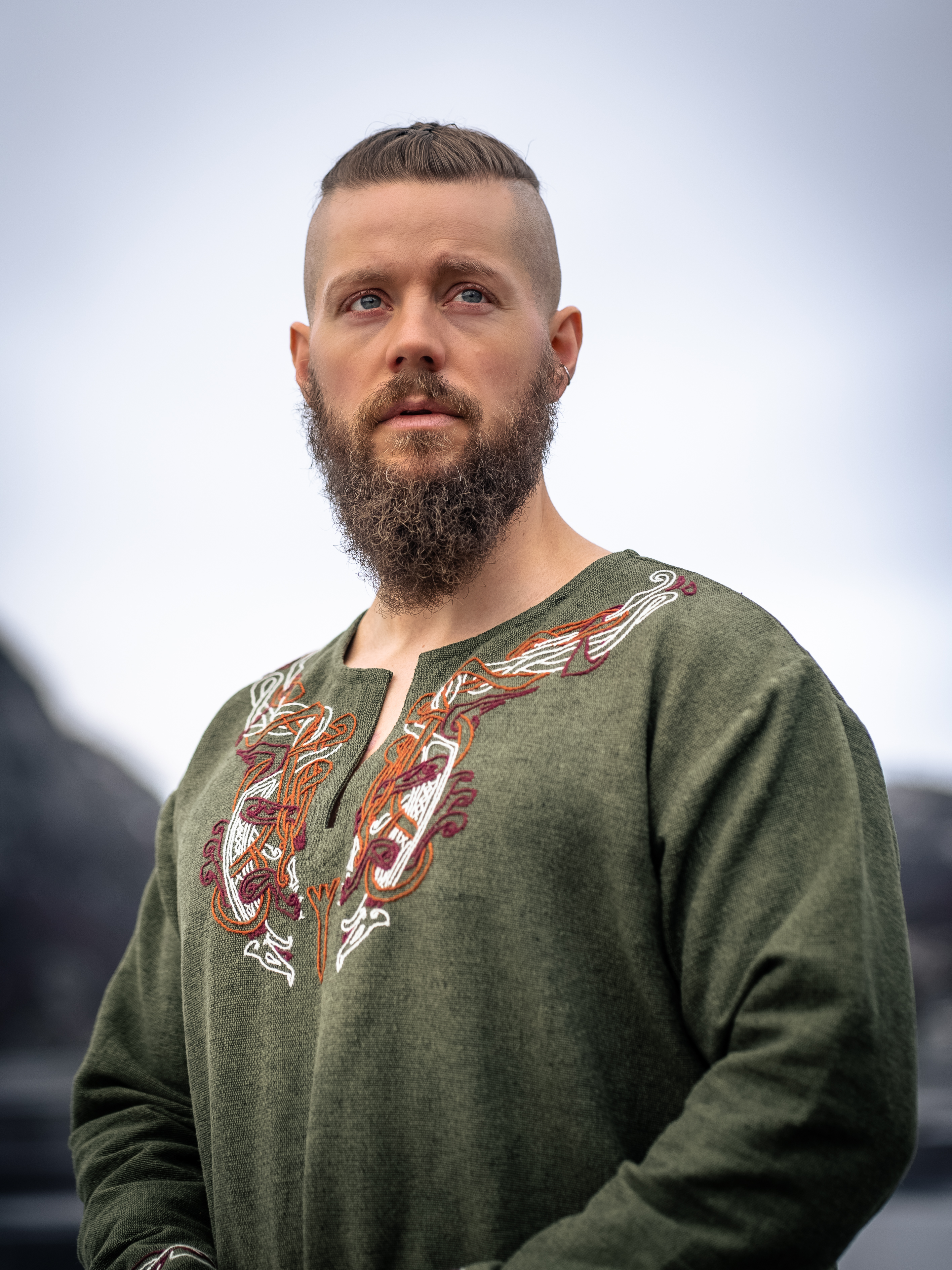 Grüne Wikinger-Tunika Snorri mit Handstickerei