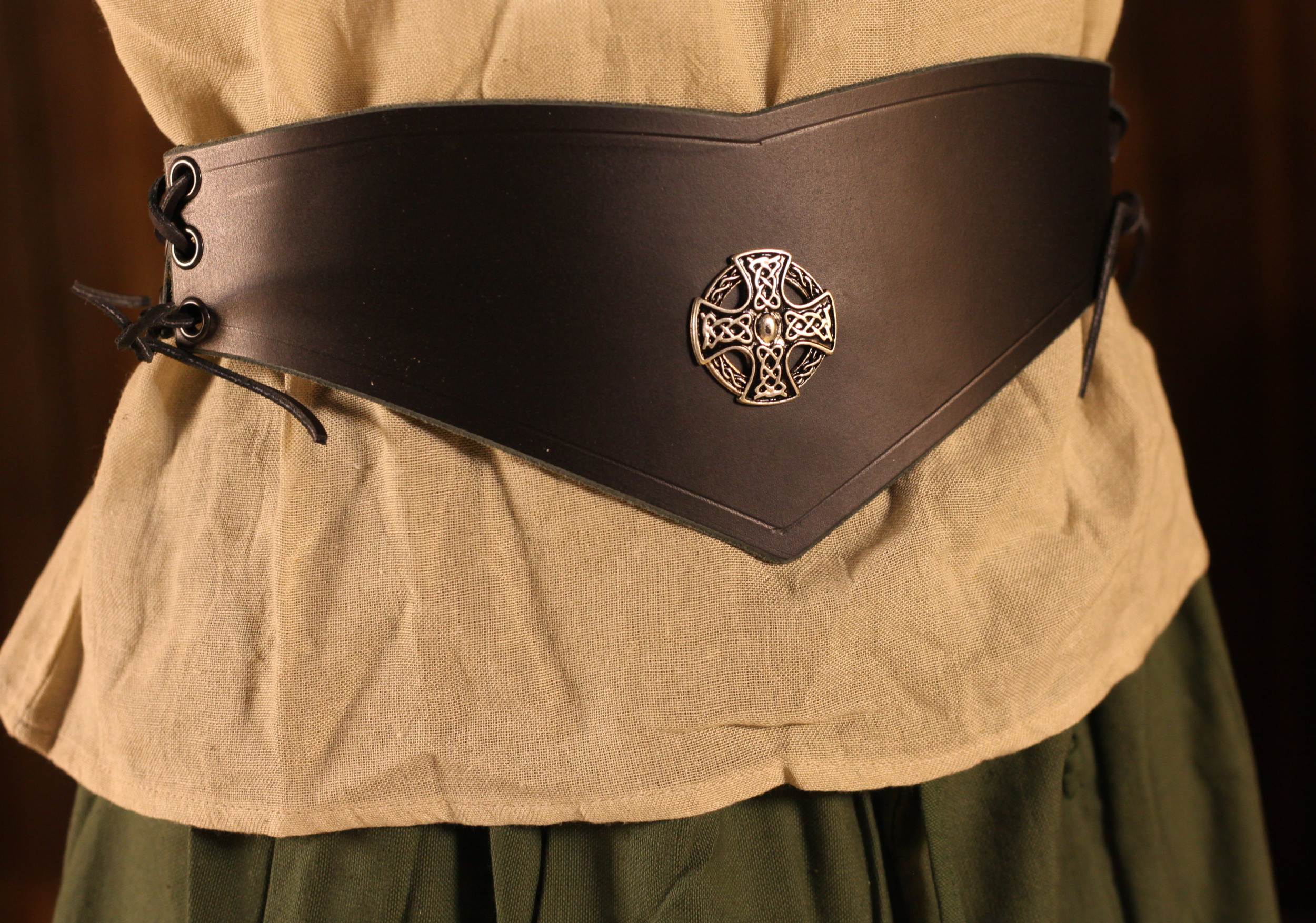 Miedergürtel mit Zierniete Keltenkreuz