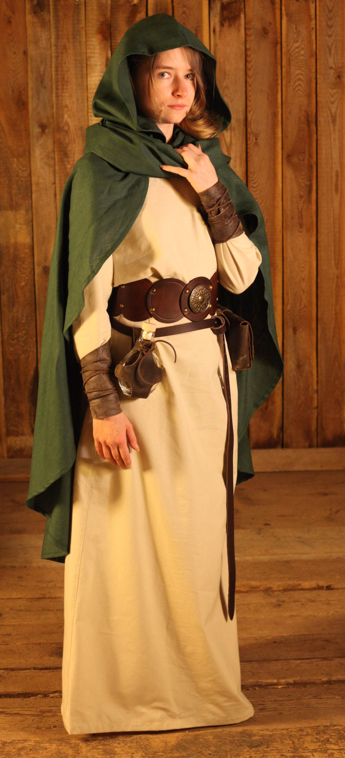 Mittelalterliches Gewandset für Frauen IV