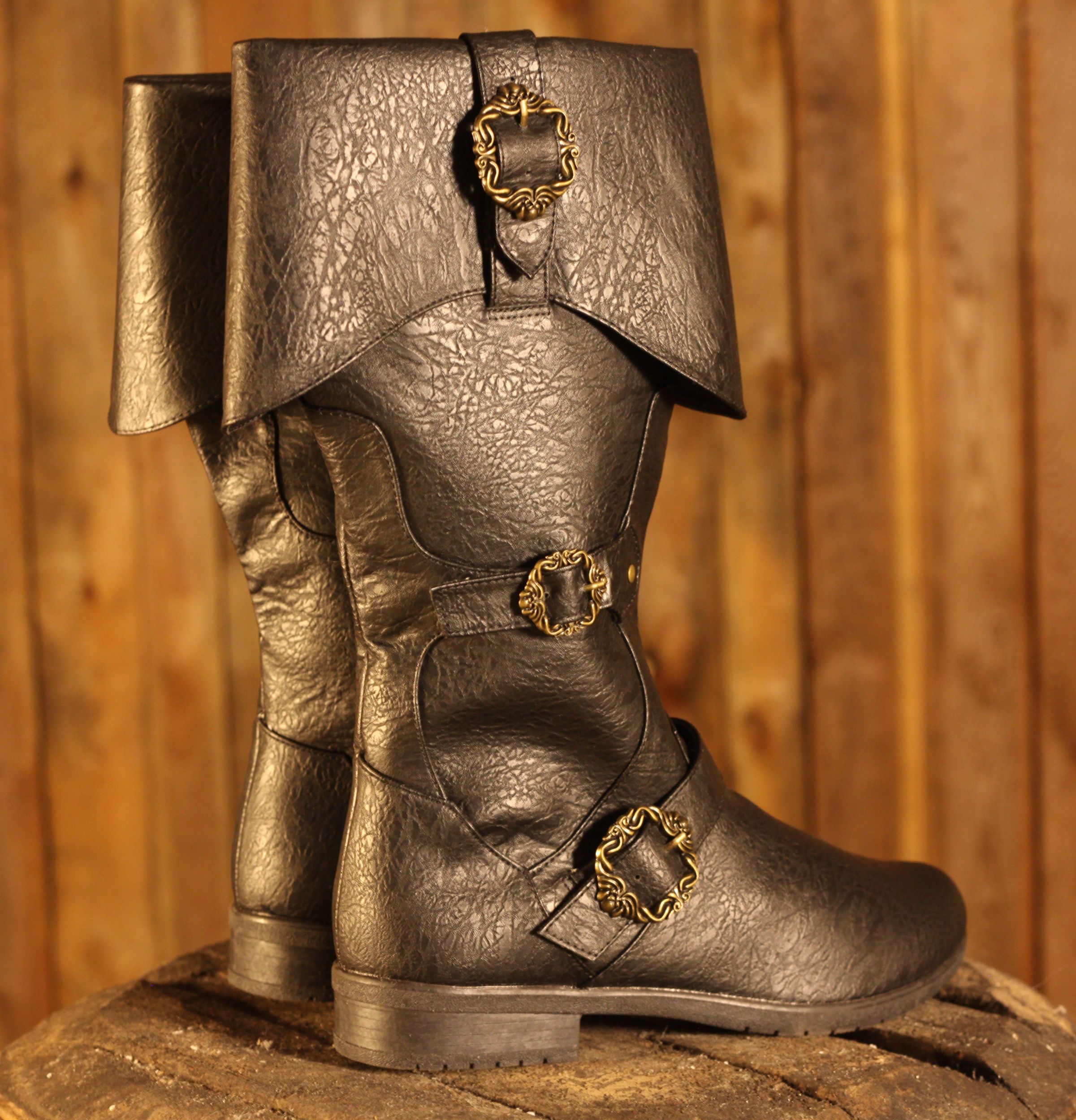 Schwarze Piratenstiefel