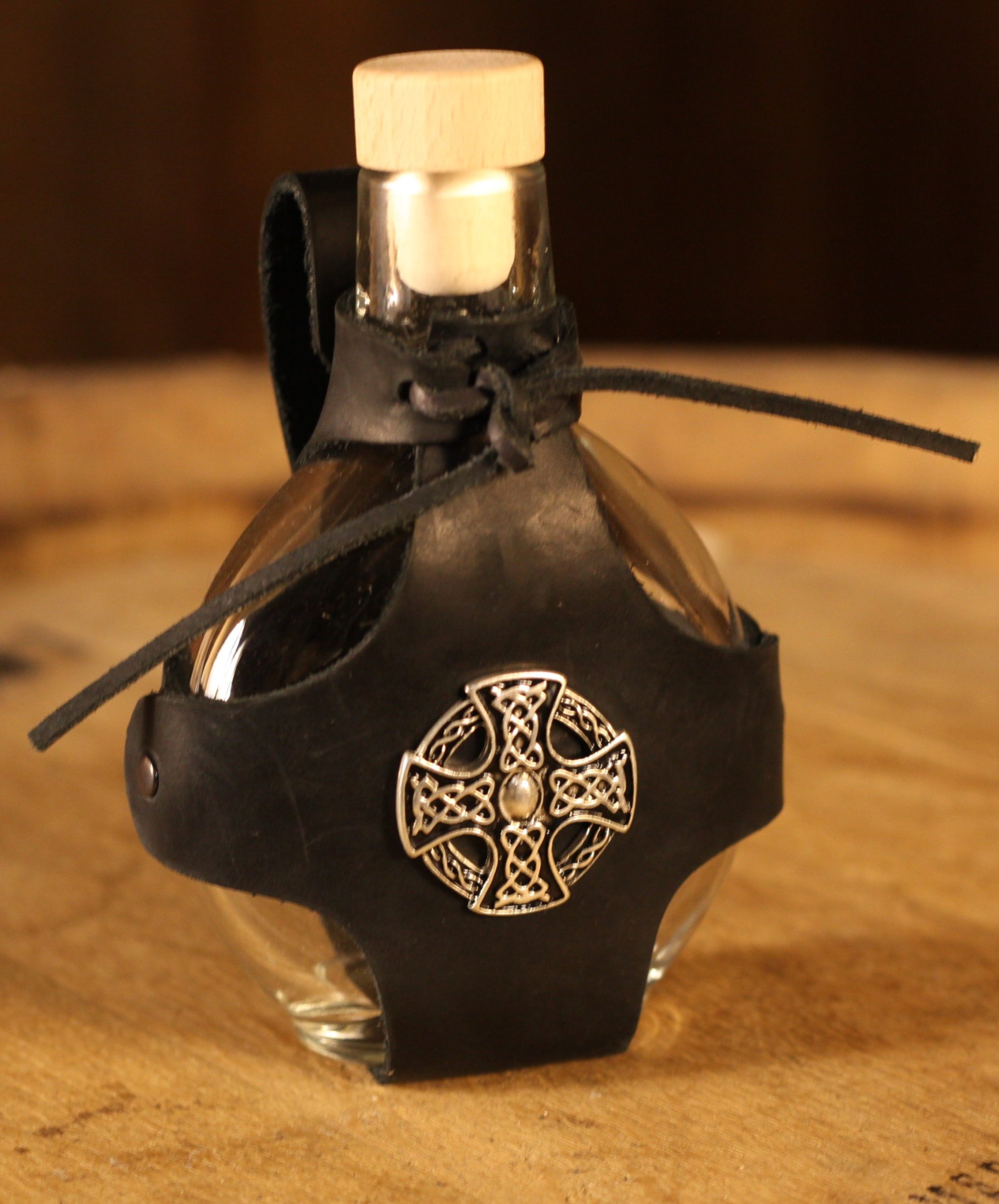 Flachmann mit Halter, 200ml, Keltenkreuz