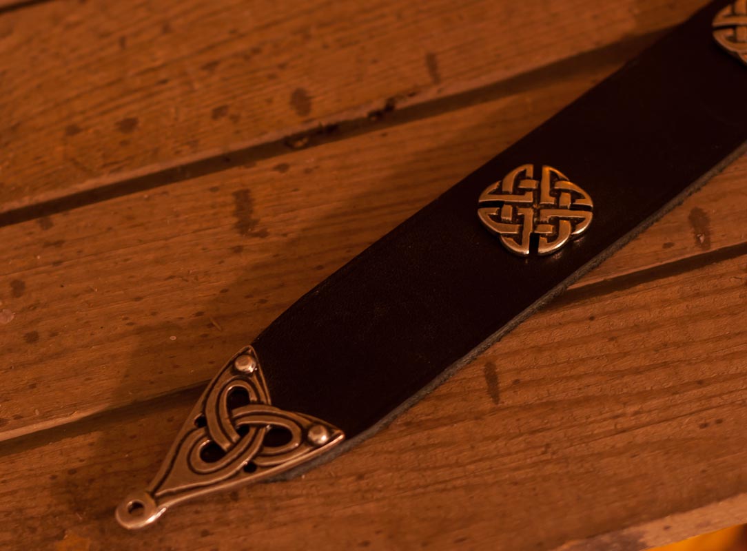 Mittelalter Langgürtel mit Ziernieten 4cm