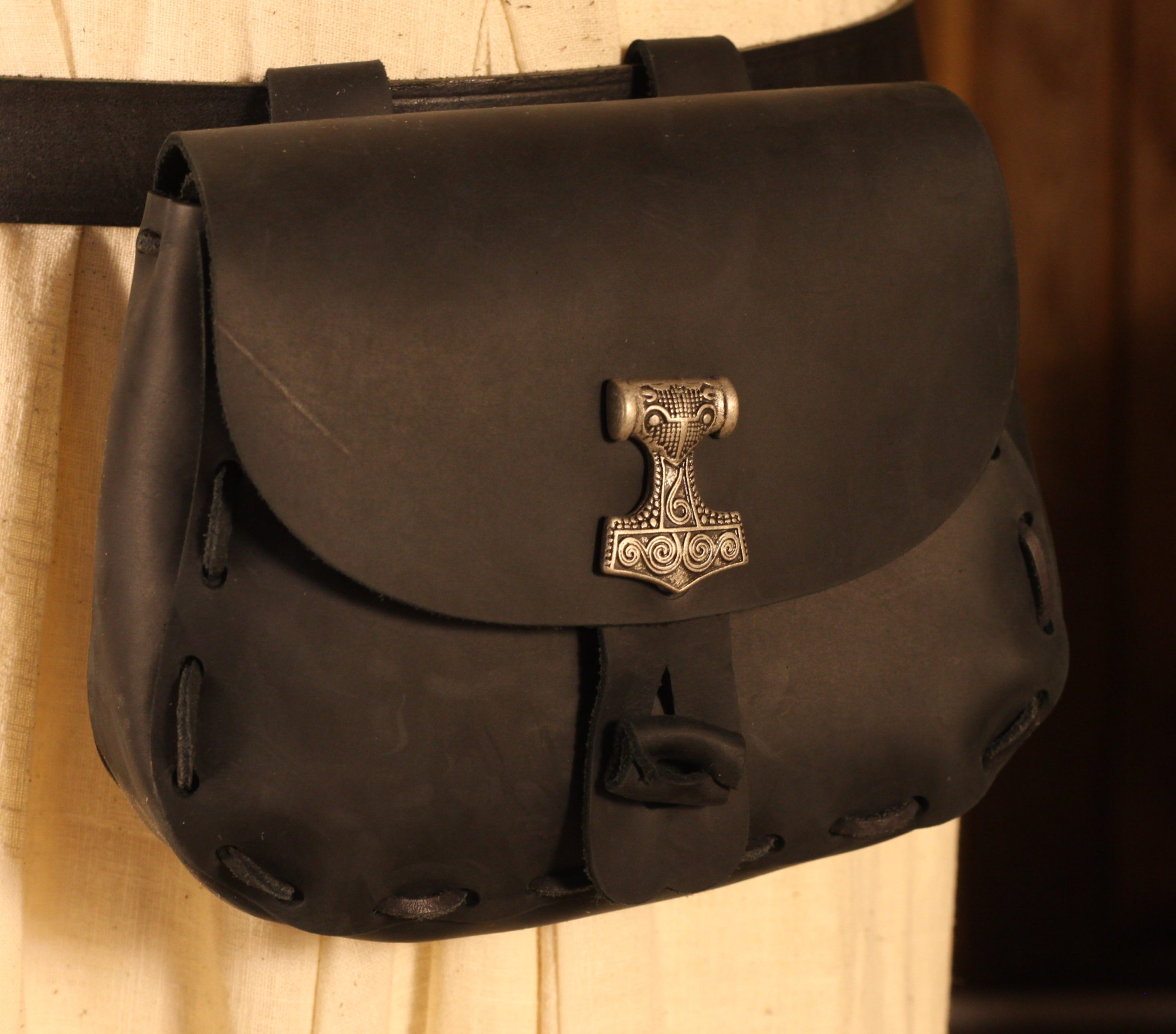 Schwarze Ledertasche Thors Hammer, Schonenhammer