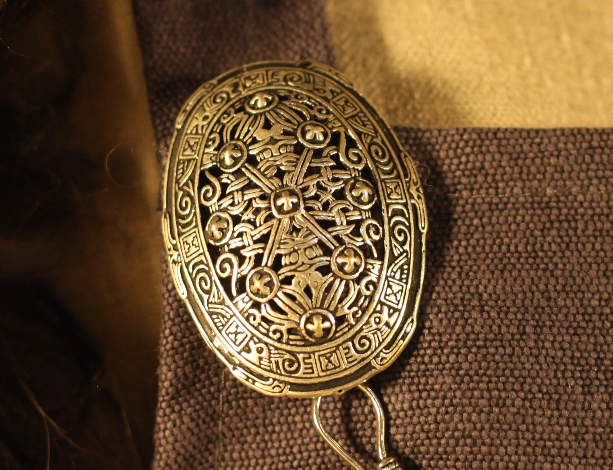 Versilberte Ovalfibel Wikinger Schalenfibel