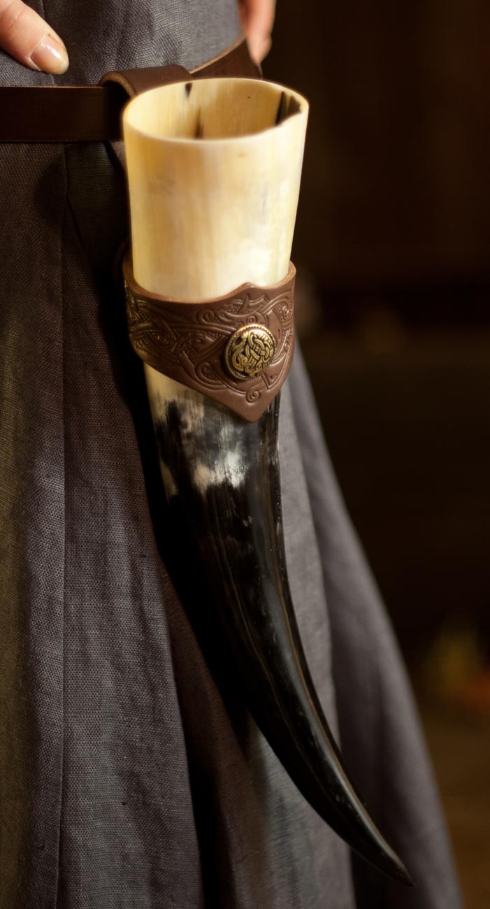 Trinkhorn mit Lederhalter