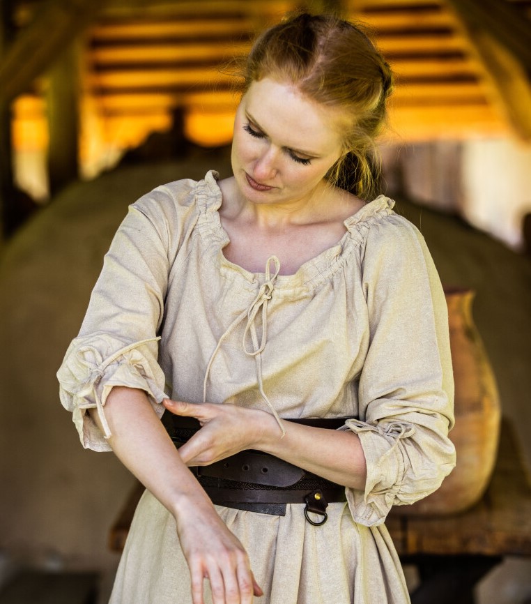 Hanffarbenes Mittelalterkleid Mechthild