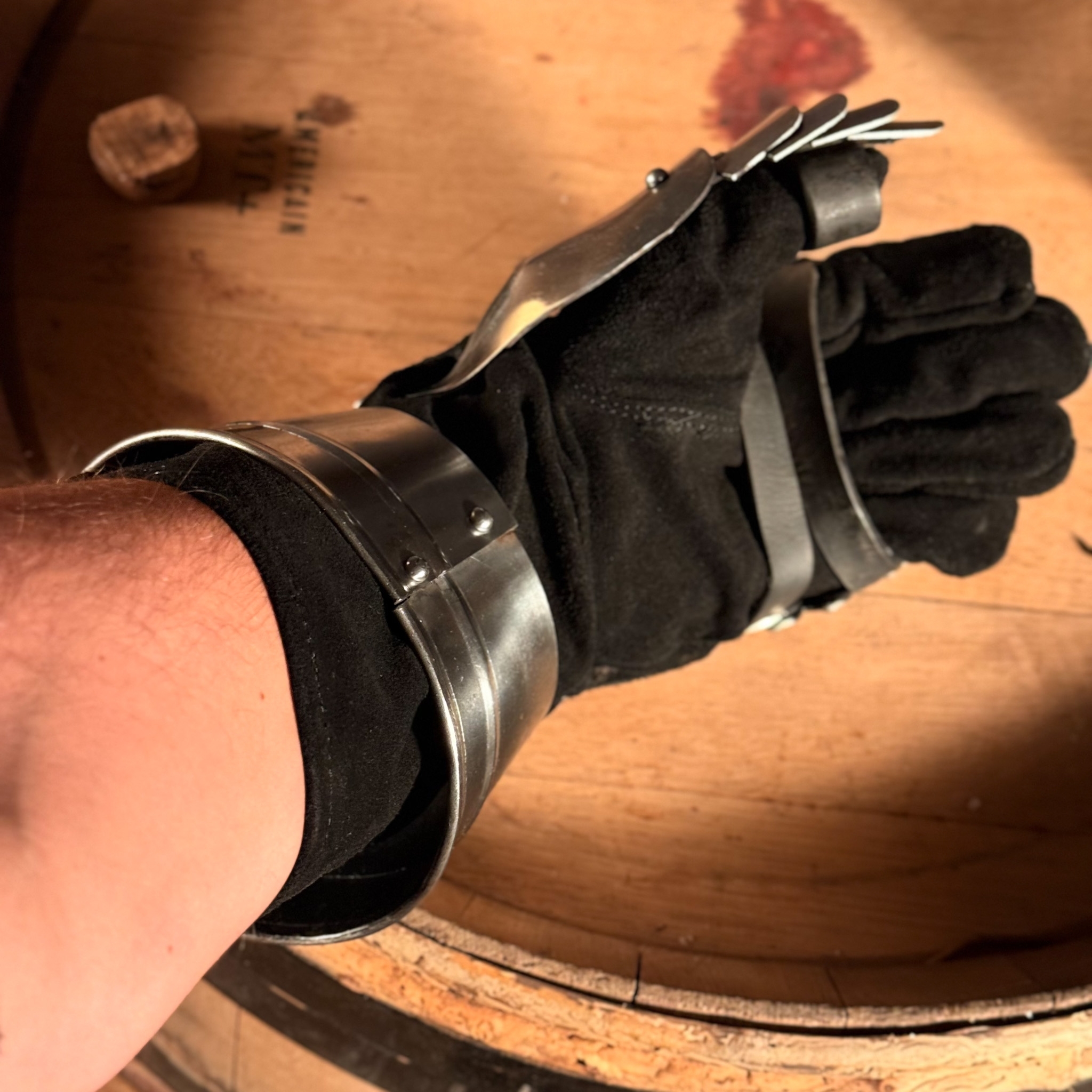 Panzerfäustlinge, Stahlhandschuhe