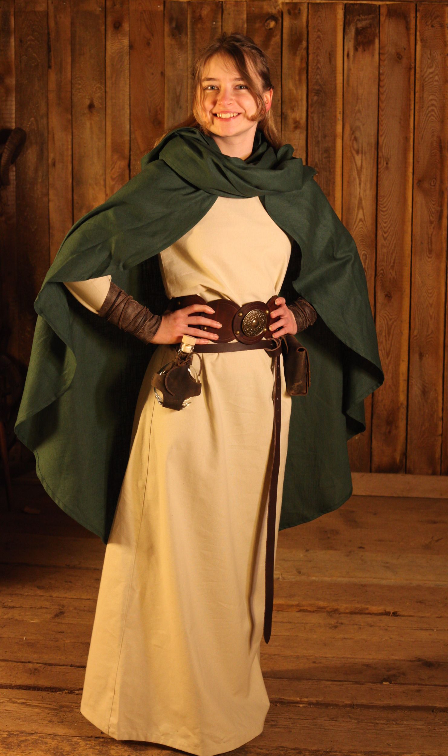 Mittelalterliches Gewandset für Frauen IV