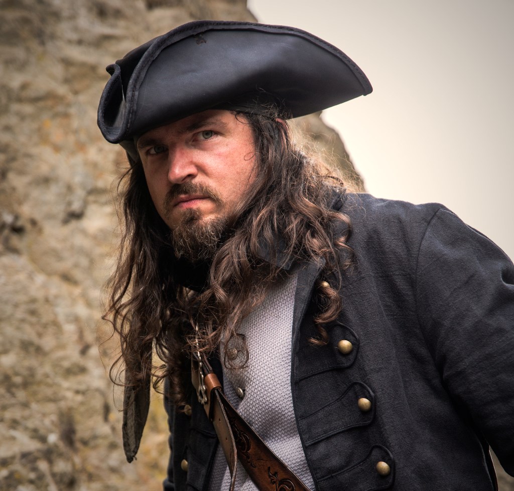 Schwarzer Leder-Dreispitz