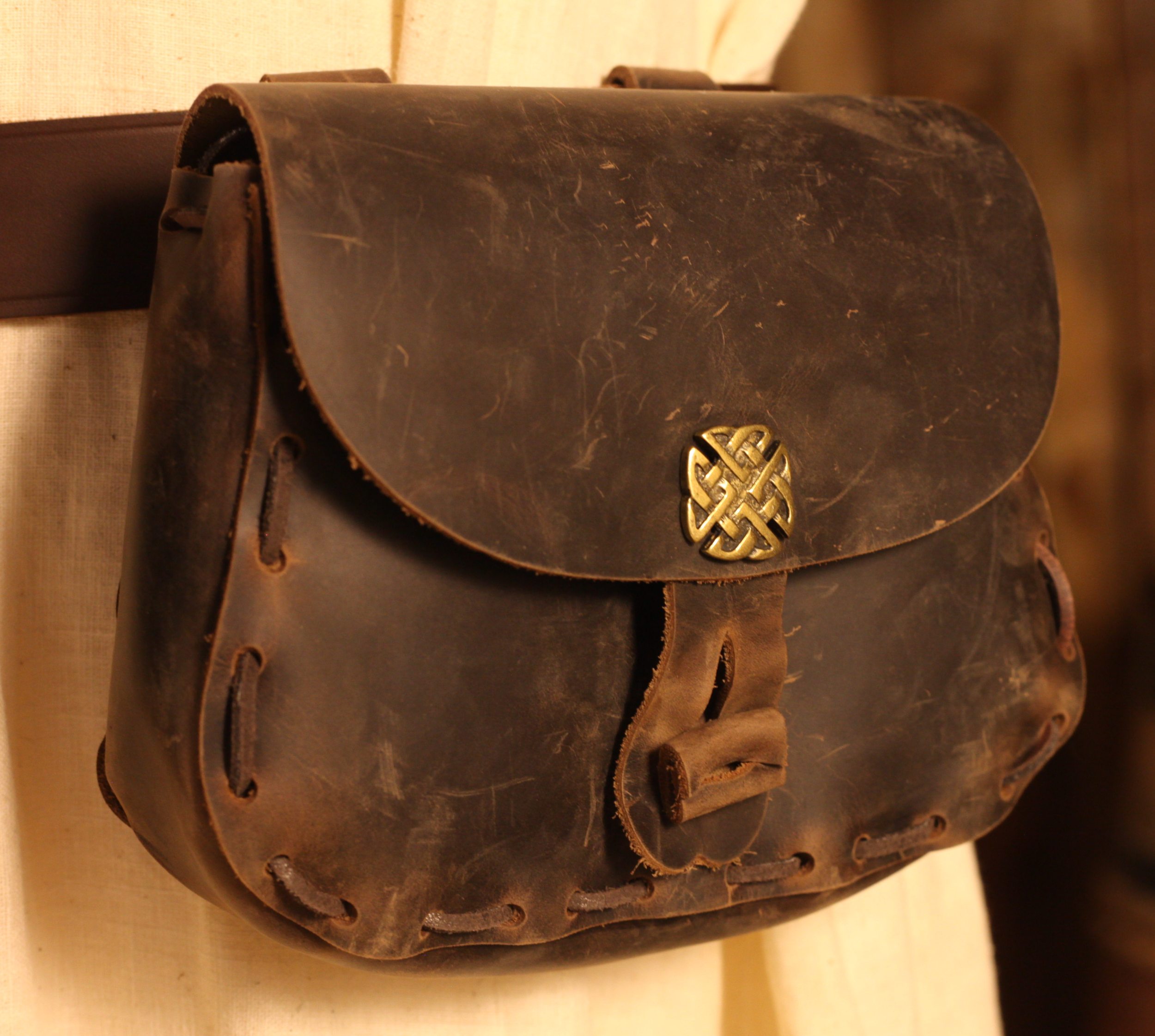 Braune mittelalterliche Ledertasche Geflecht