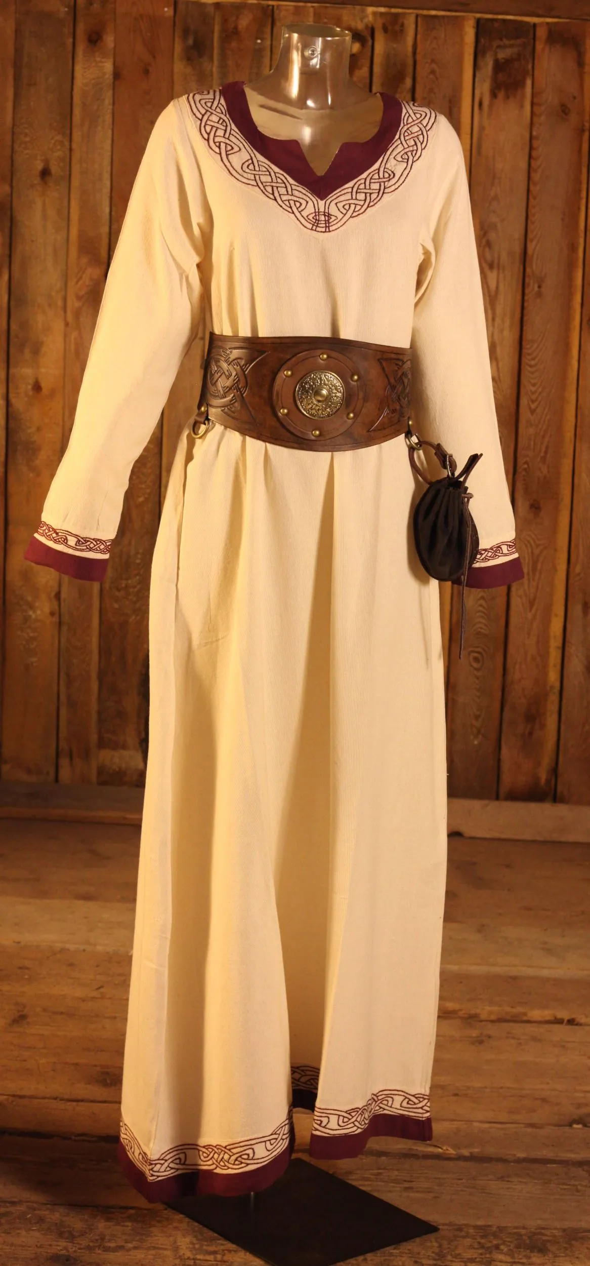 Wikingerkleid Lagertha mit Handstickerei