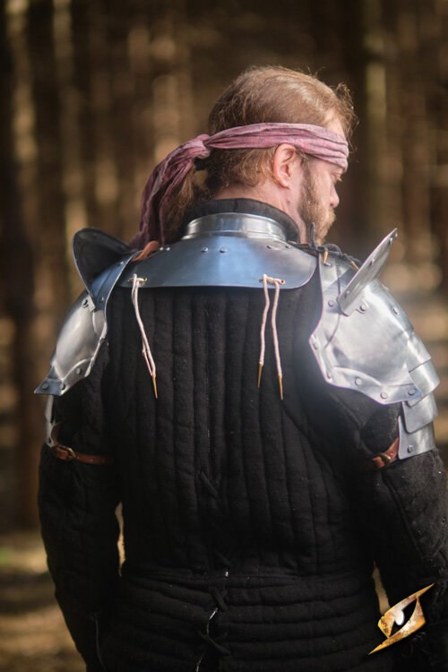 Schulterrüstung Hauptmann, Stahl