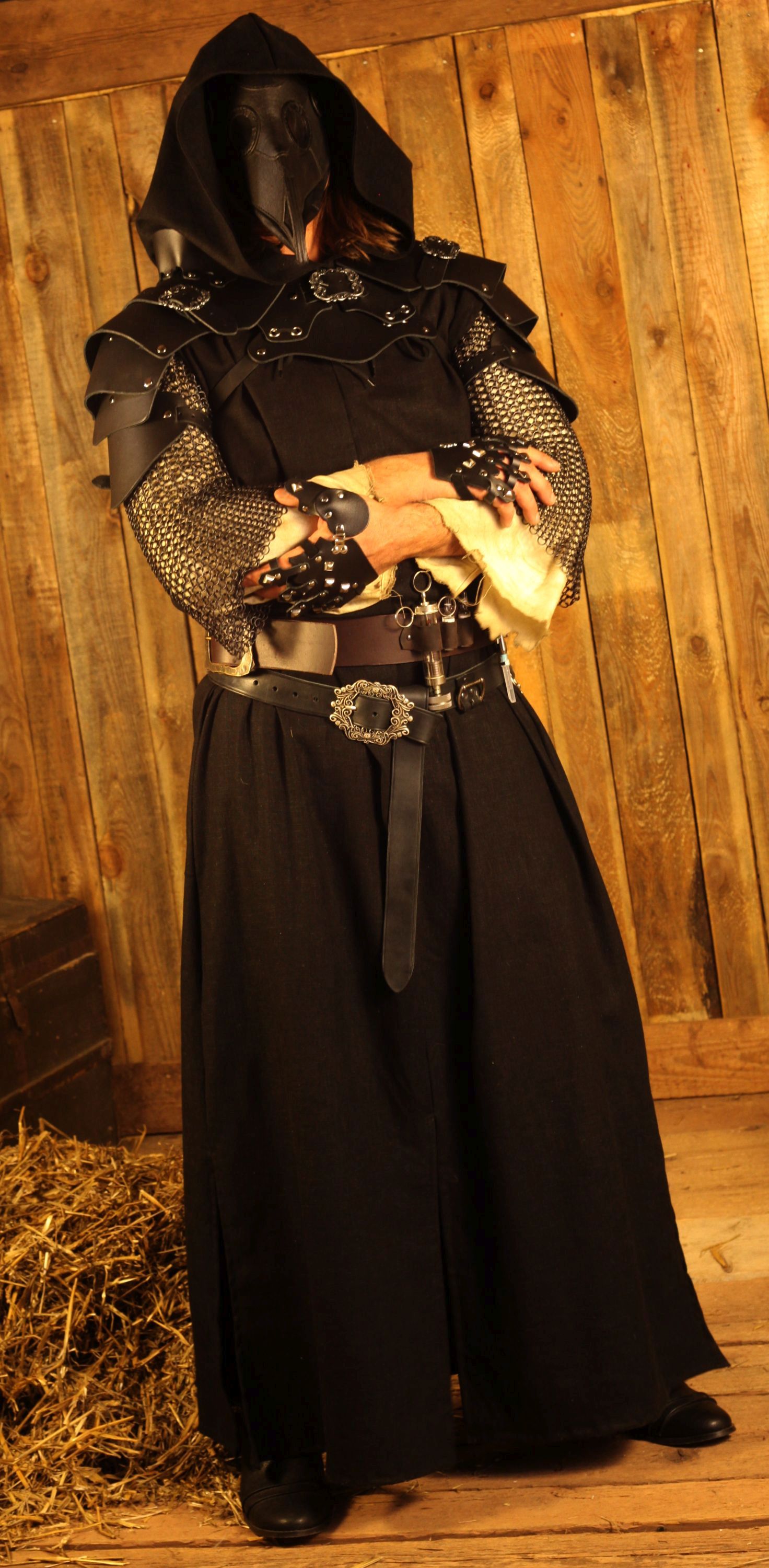 Lange schwarze Tunika mit Kapuze